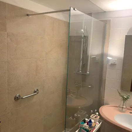 Hostel Privada En Piso Compartido Lepanto