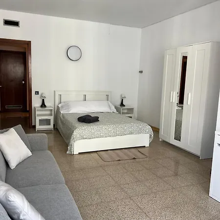 Privada En Piso Compartido Lepanto Hostel